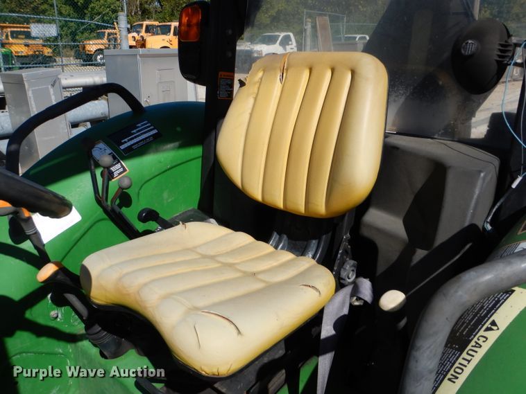 image for item DH2148 2006 John Deere 5525 tractor