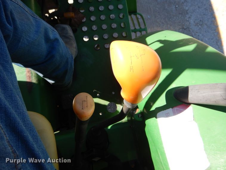 image for item DH2148 2006 John Deere 5525 tractor