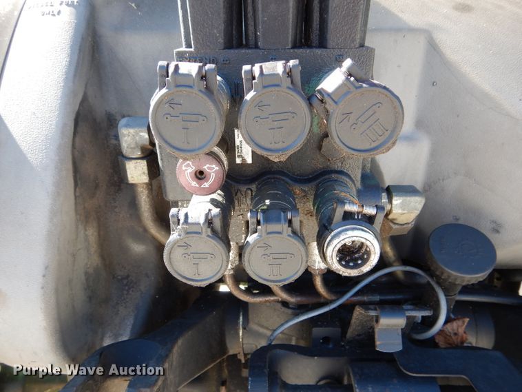 image for item DH2148 2006 John Deere 5525 tractor