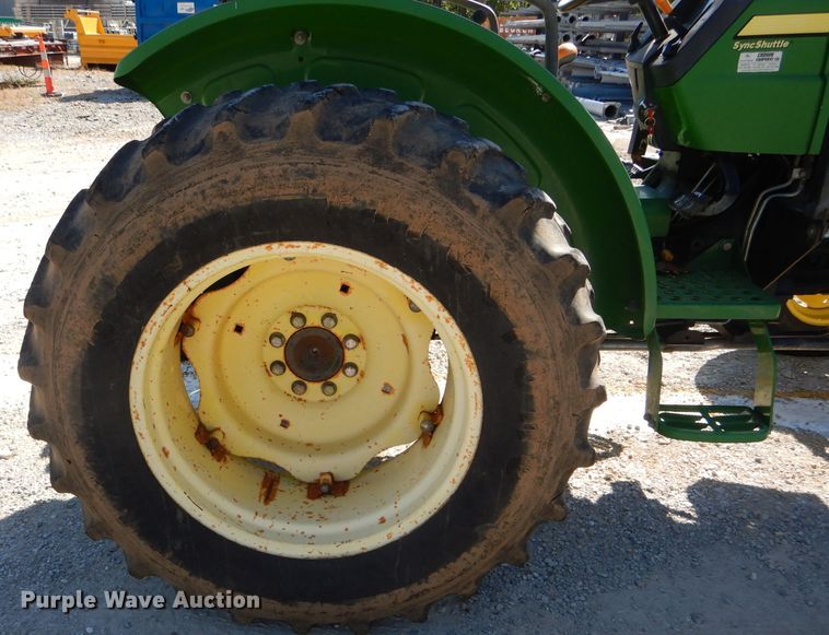image for item DH2148 2006 John Deere 5525 tractor