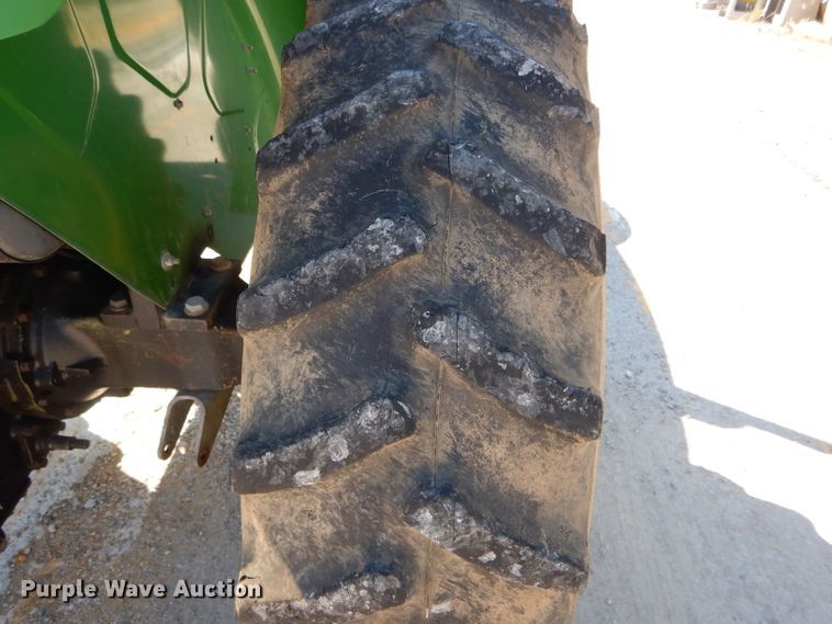 image for item DH2148 2006 John Deere 5525 tractor