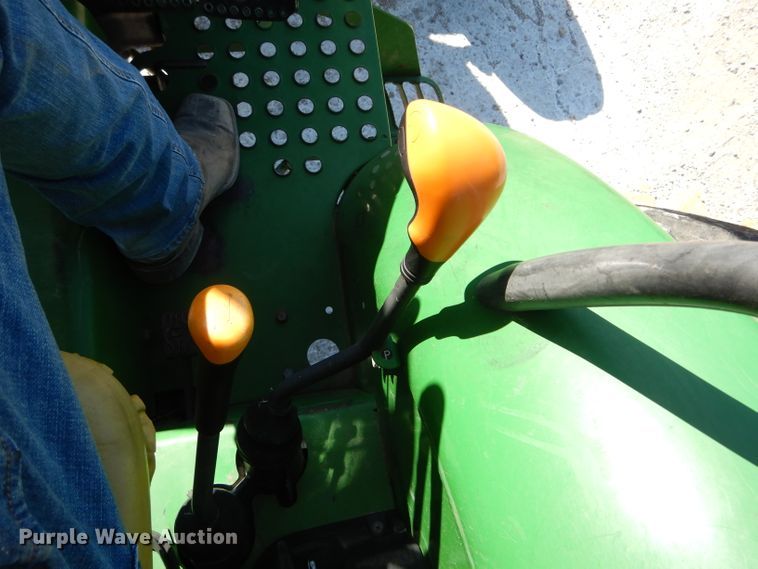 image for item DH2149 2006 John Deere 5525 tractor