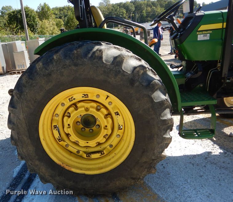 image for item DH2149 2006 John Deere 5525 tractor
