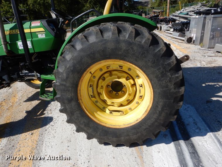 image for item DH2149 2006 John Deere 5525 tractor