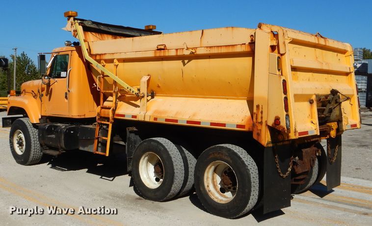 image for item DH2158 2002 International 2574 dump truck