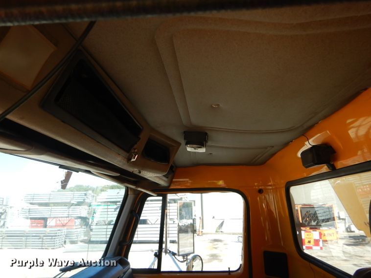 image for item DH2158 2002 International 2574 dump truck