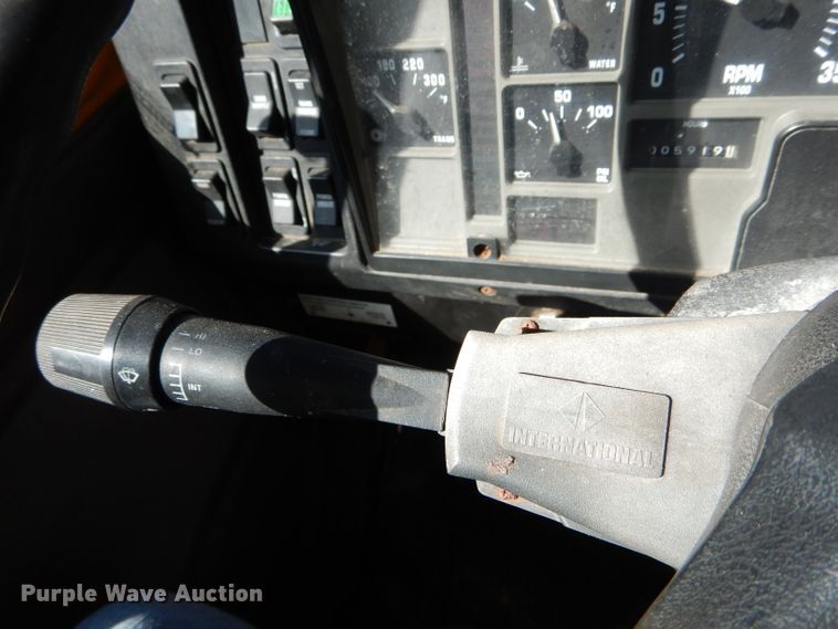 image for item DH2158 2002 International 2574 dump truck