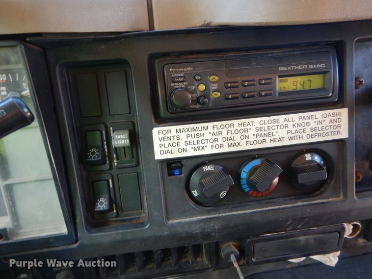 image for item DH2158 2002 International 2574 dump truck