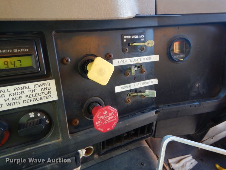 image for item DH2158 2002 International 2574 dump truck