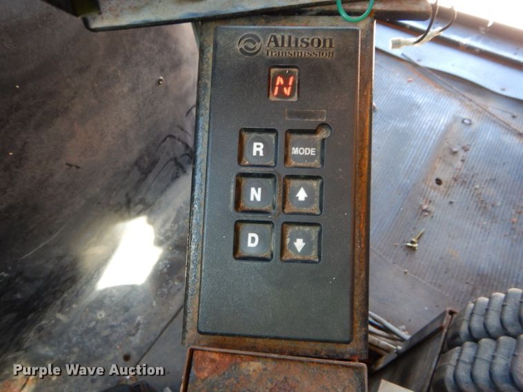 image for item DH2158 2002 International 2574 dump truck