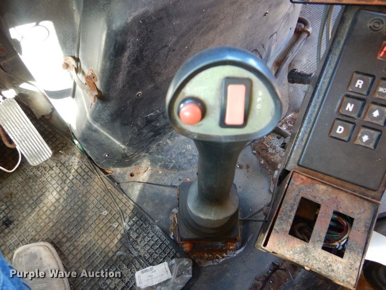 image for item DH2158 2002 International 2574 dump truck