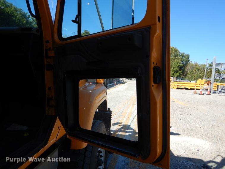 image for item DH2158 2002 International 2574 dump truck