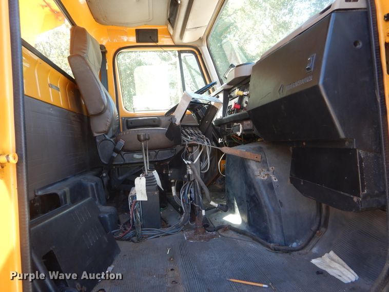 image for item DH2158 2002 International 2574 dump truck