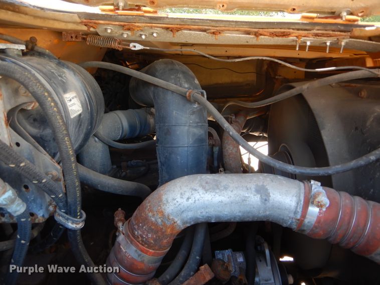 image for item DH2158 2002 International 2574 dump truck