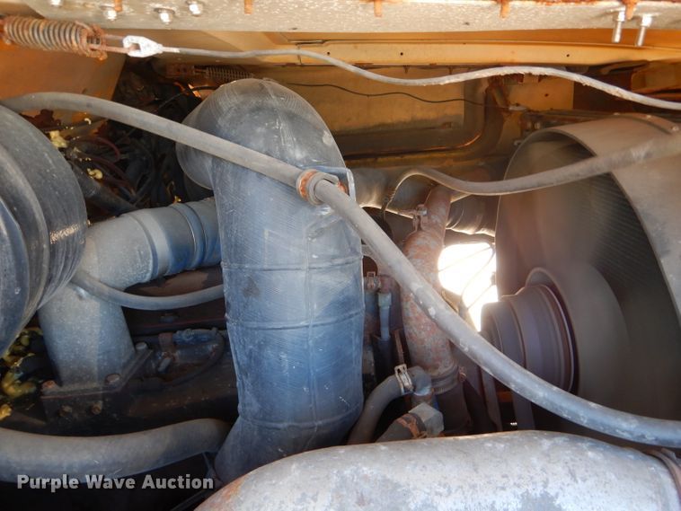 image for item DH2158 2002 International 2574 dump truck