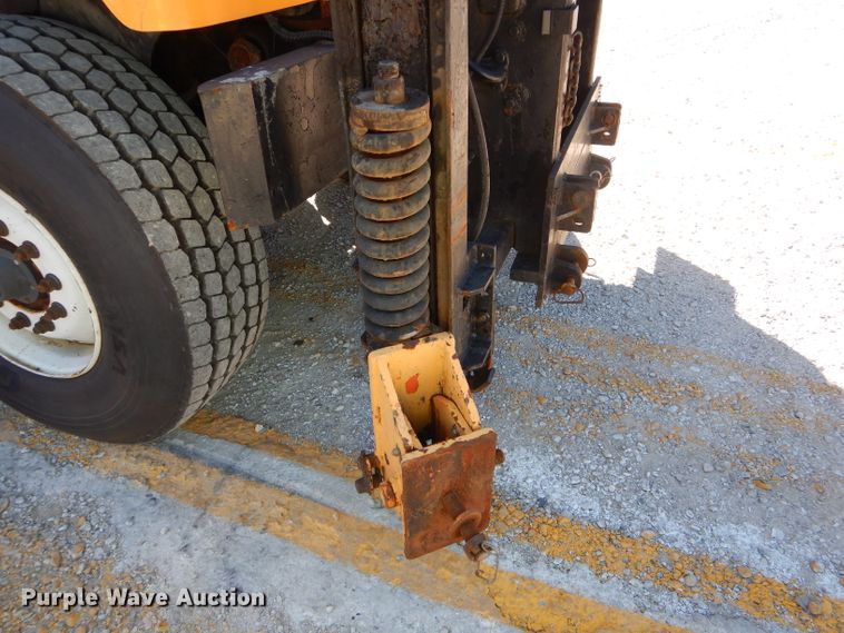 image for item DH2158 2002 International 2574 dump truck