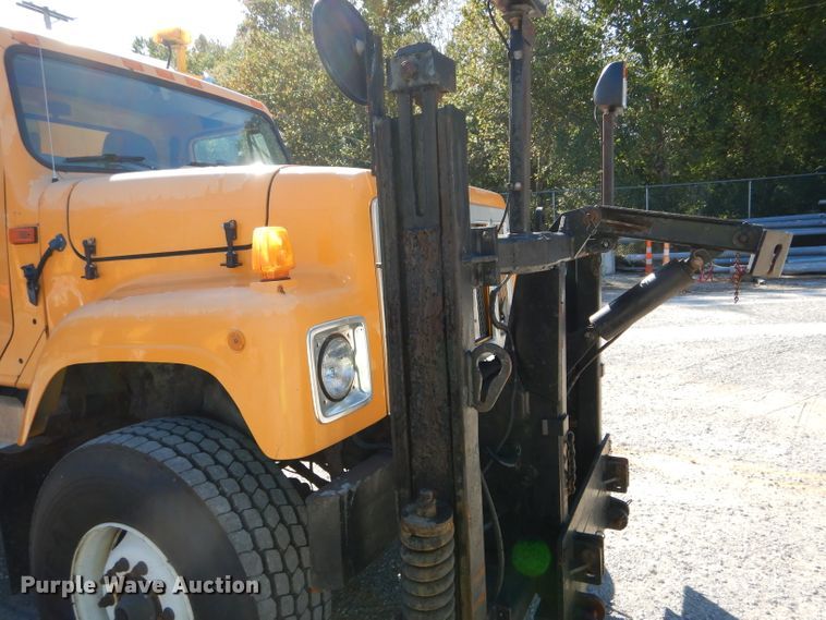 image for item DH2158 2002 International 2574 dump truck