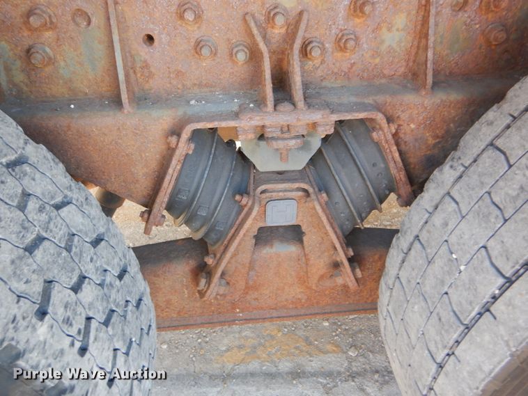 image for item DH2158 2002 International 2574 dump truck