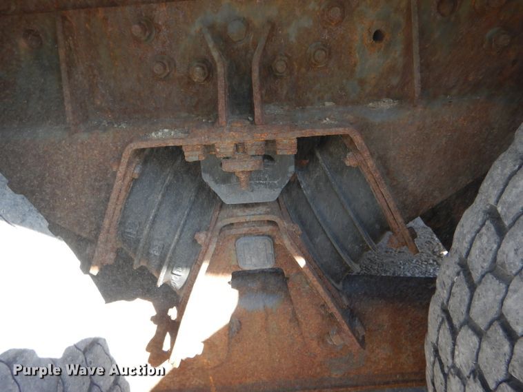 image for item DH2158 2002 International 2574 dump truck
