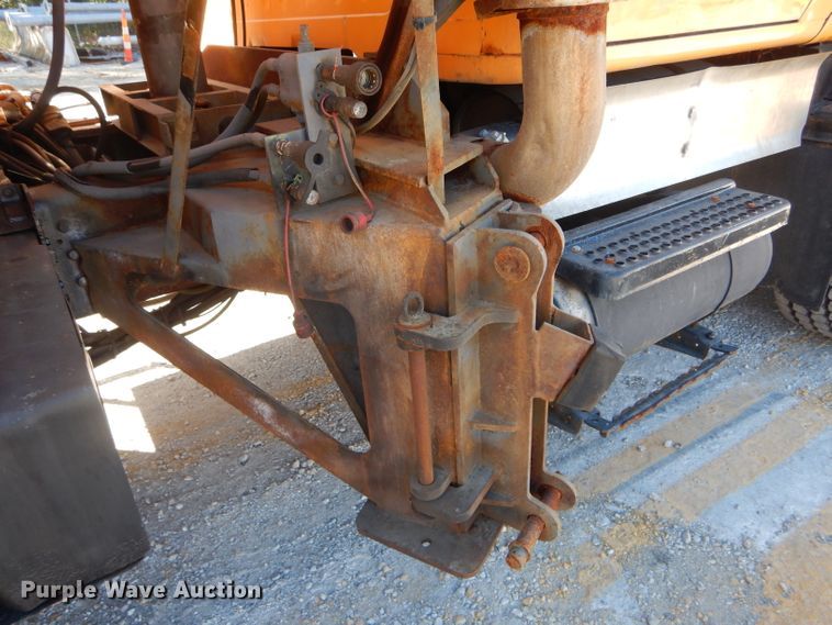 image for item DH2158 2002 International 2574 dump truck