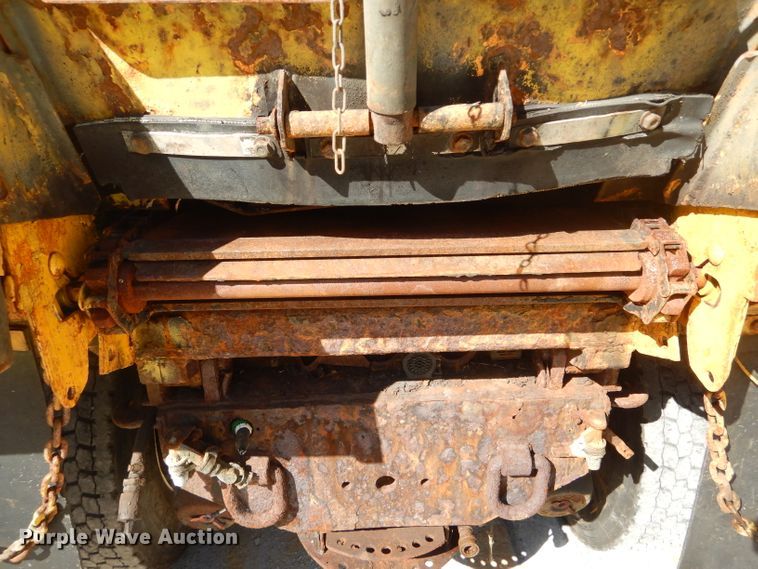 image for item DH2158 2002 International 2574 dump truck