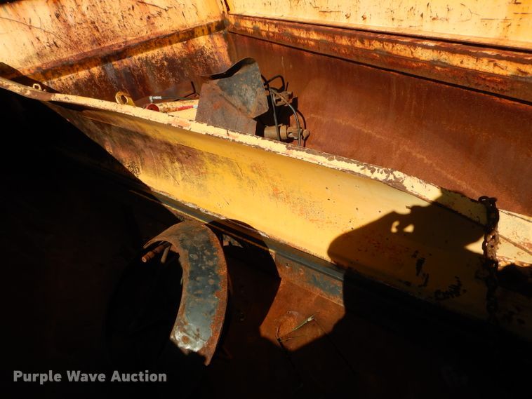 image for item DH2158 2002 International 2574 dump truck