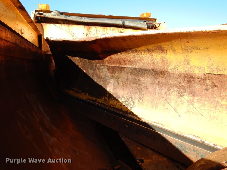 image for item DH2158 2002 International 2574 dump truck