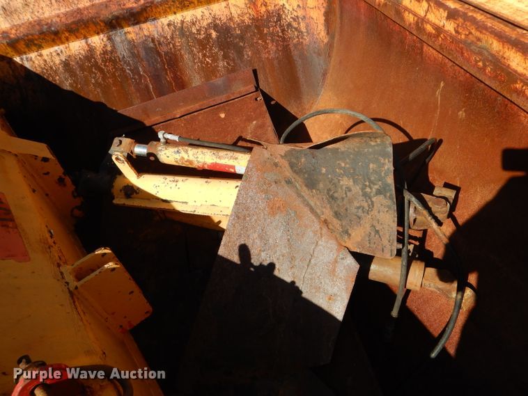 image for item DH2158 2002 International 2574 dump truck