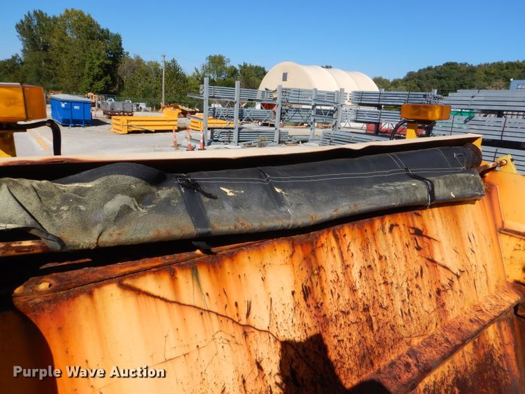 image for item DH2158 2002 International 2574 dump truck