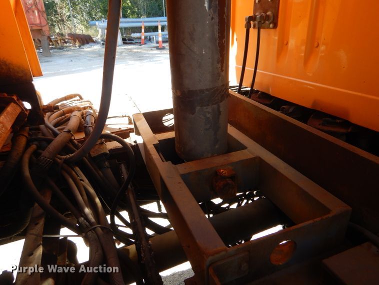 image for item DH2158 2002 International 2574 dump truck