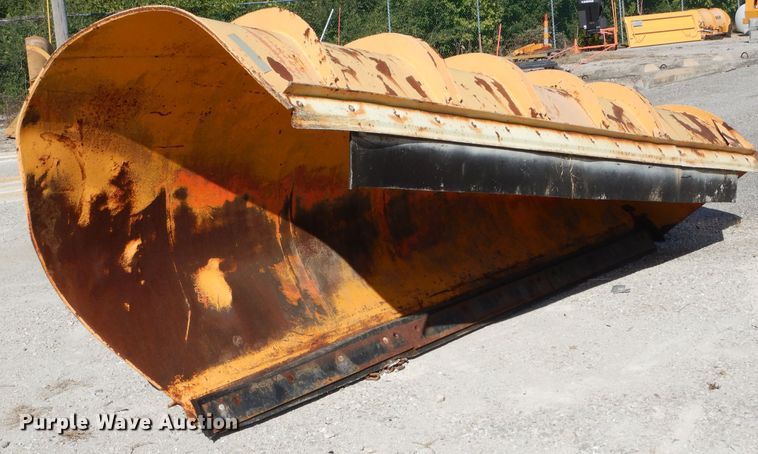 image for item DH2158 2002 International 2574 dump truck