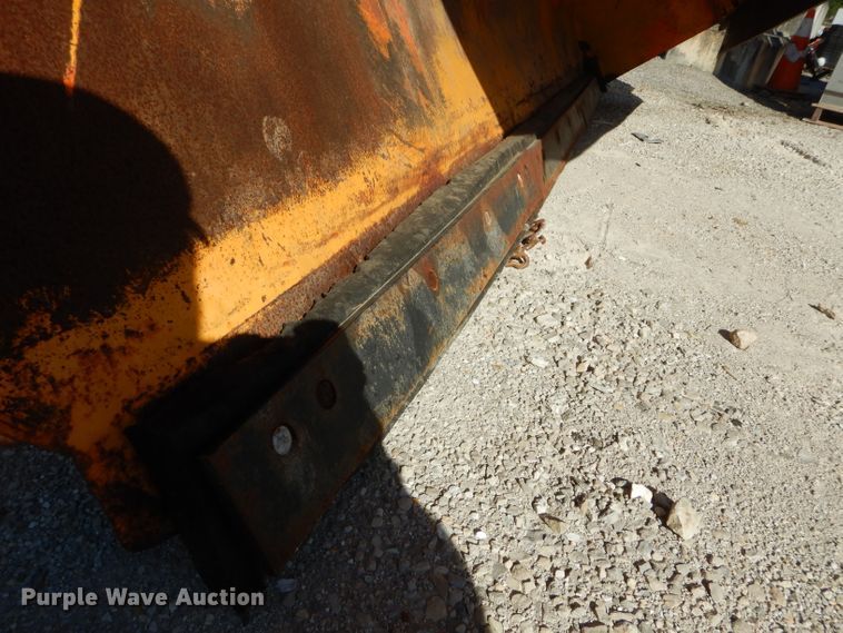 image for item DH2158 2002 International 2574 dump truck