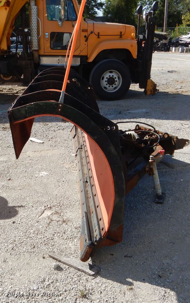 image for item DH2158 2002 International 2574 dump truck