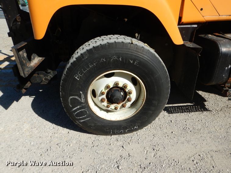 image for item DH2158 2002 International 2574 dump truck