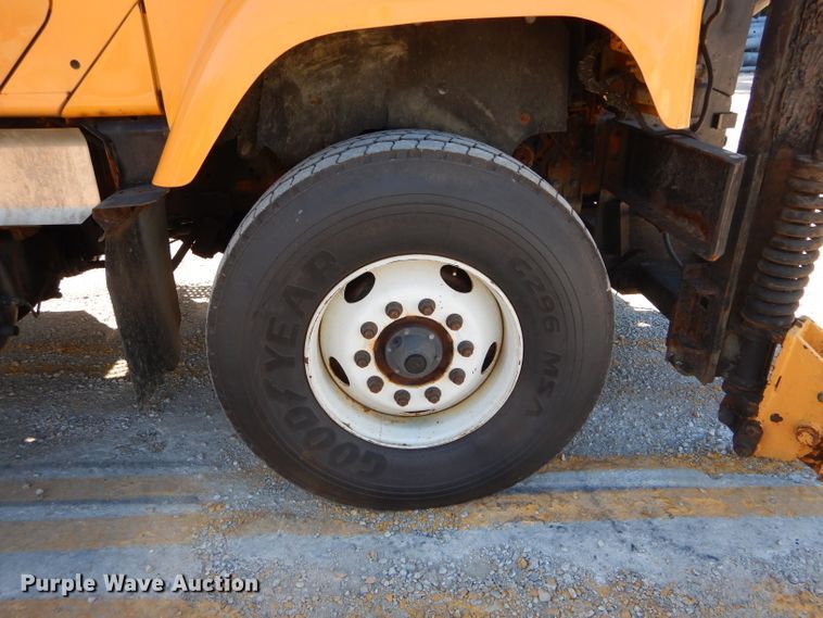 image for item DH2158 2002 International 2574 dump truck