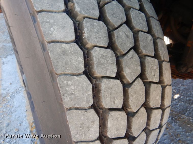 image for item DH2158 2002 International 2574 dump truck