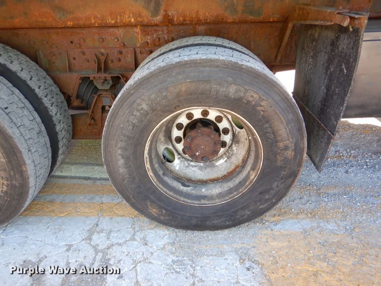 image for item DH2158 2002 International 2574 dump truck