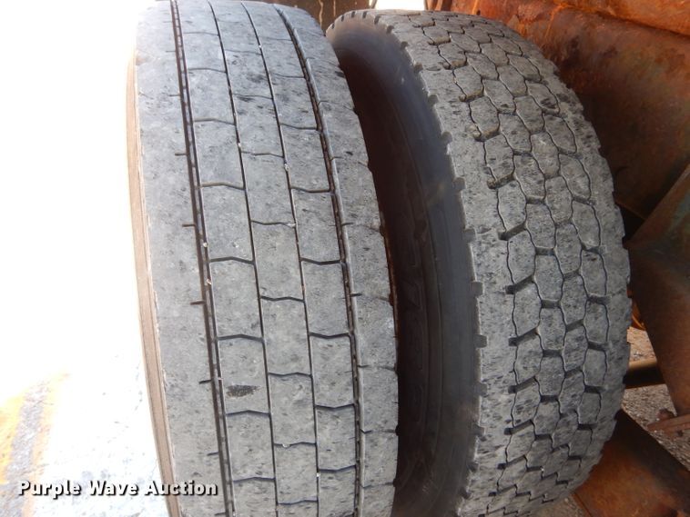 image for item DH2158 2002 International 2574 dump truck