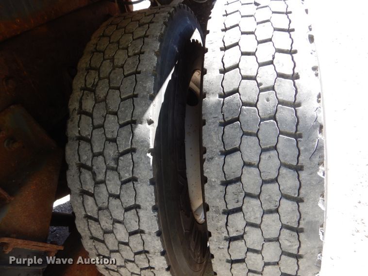 image for item DH2158 2002 International 2574 dump truck