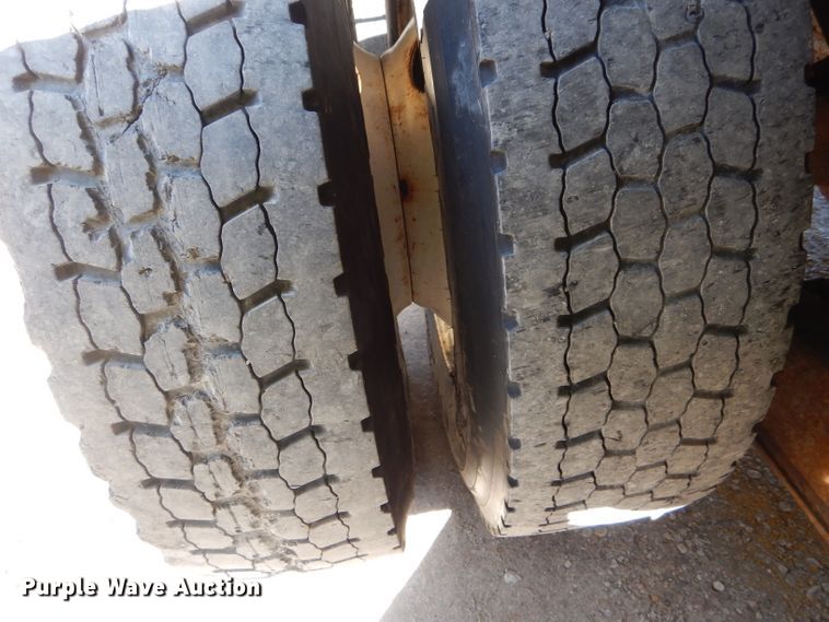 image for item DH2158 2002 International 2574 dump truck