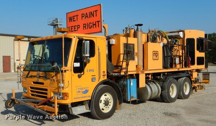 image for item DH6139 2004 Sterling Condor paint striping truck