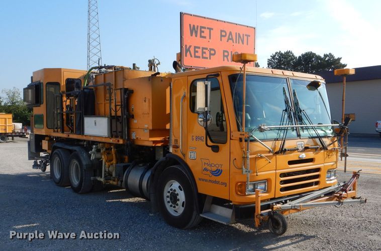 image for item DH6139 2004 Sterling Condor paint striping truck