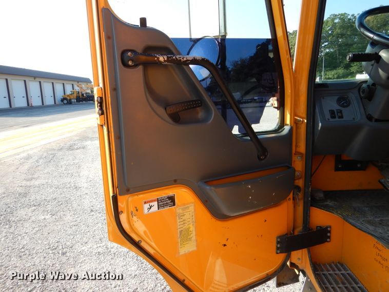 image for item DH6139 2004 Sterling Condor paint striping truck