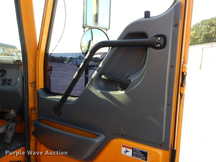 image for item DH6139 2004 Sterling Condor paint striping truck