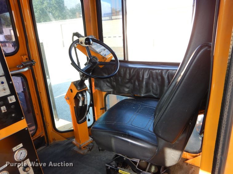 image for item DH6139 2004 Sterling Condor paint striping truck