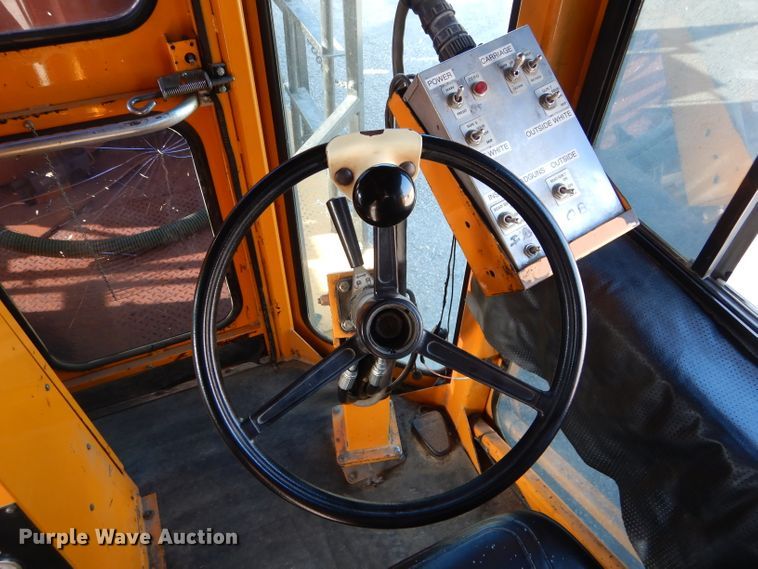 image for item DH6139 2004 Sterling Condor paint striping truck