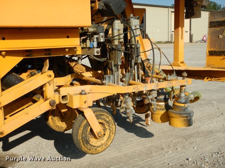 image for item DH6139 2004 Sterling Condor paint striping truck