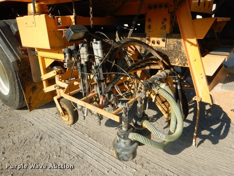 image for item DH6139 2004 Sterling Condor paint striping truck