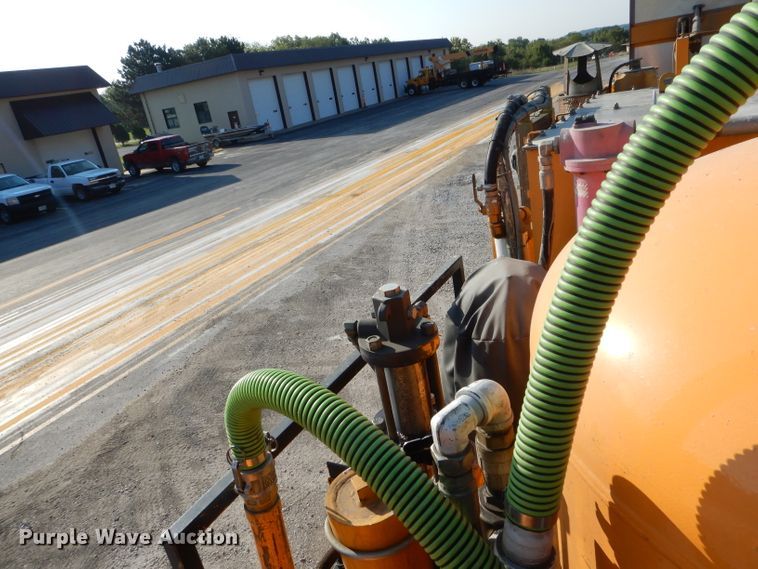 image for item DH6139 2004 Sterling Condor paint striping truck