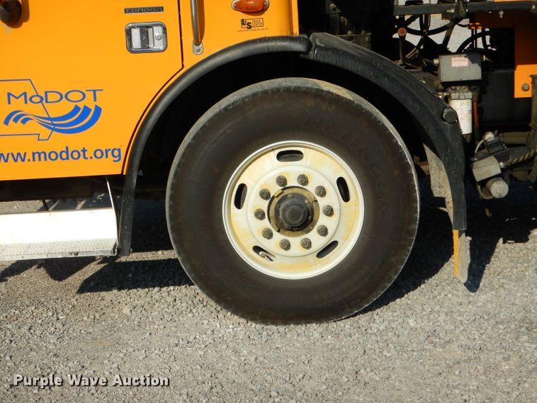 image for item DH6139 2004 Sterling Condor paint striping truck